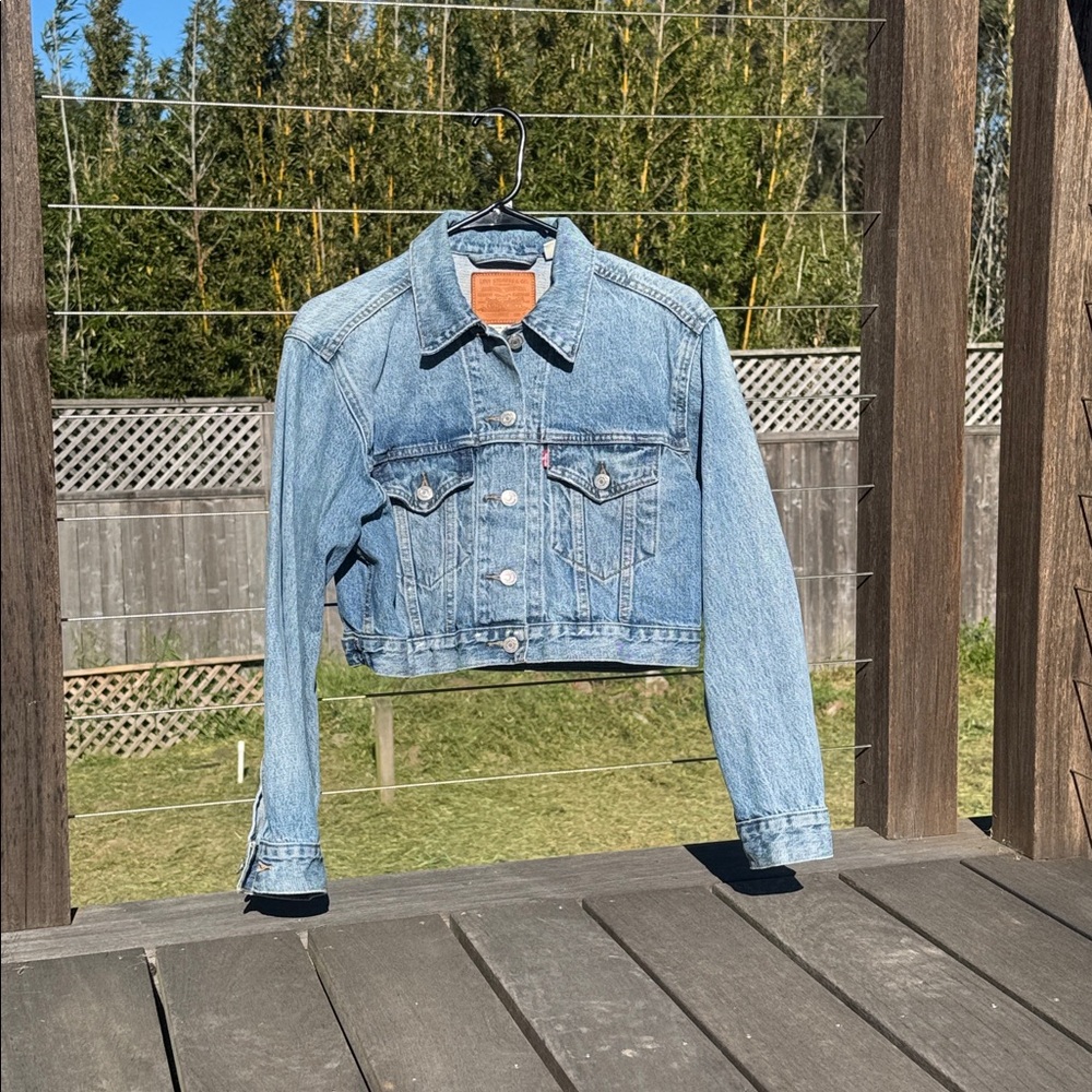 Levi's Women's Cropped Faded Blue Denim Trucker Jacket